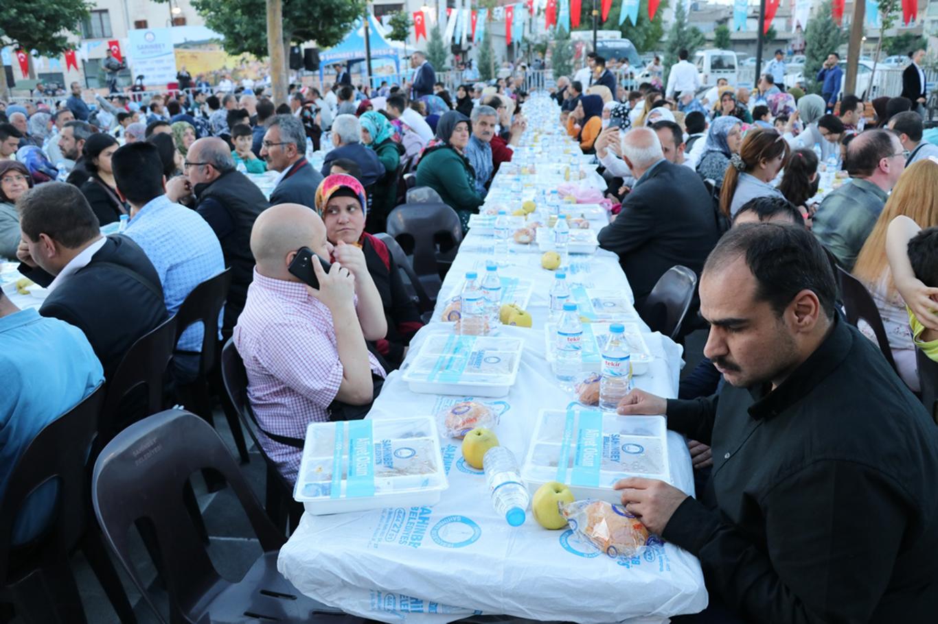 Gaziantep'te binlerce vatandaş orucunu birlikte açtı